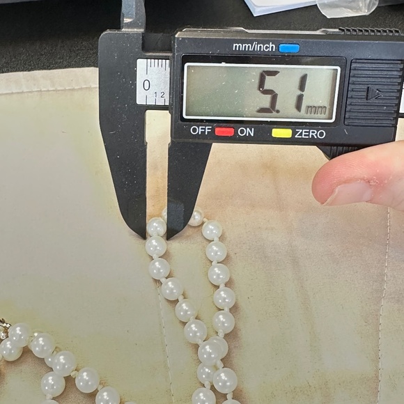 Faux White Pearl Necklace, Silver Tone Magnetic Clasp. 14” Long - Picture 10 of 13